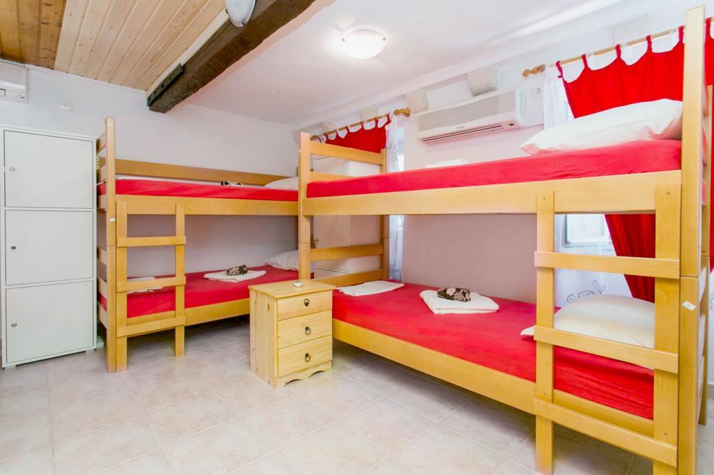 The City Place Hostel Ragusa Esterno foto