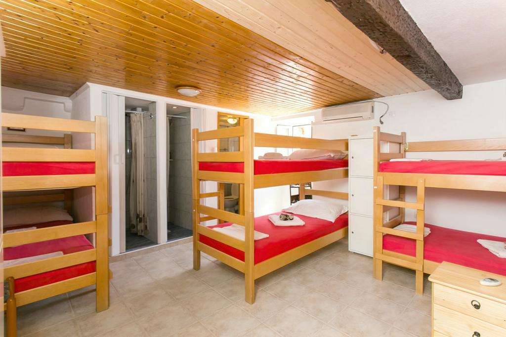 The City Place Hostel Ragusa Esterno foto